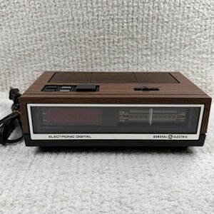 General Electric Digital AM FM Clock Radio Walnut Wood Grain 7-4640D Vintage GE